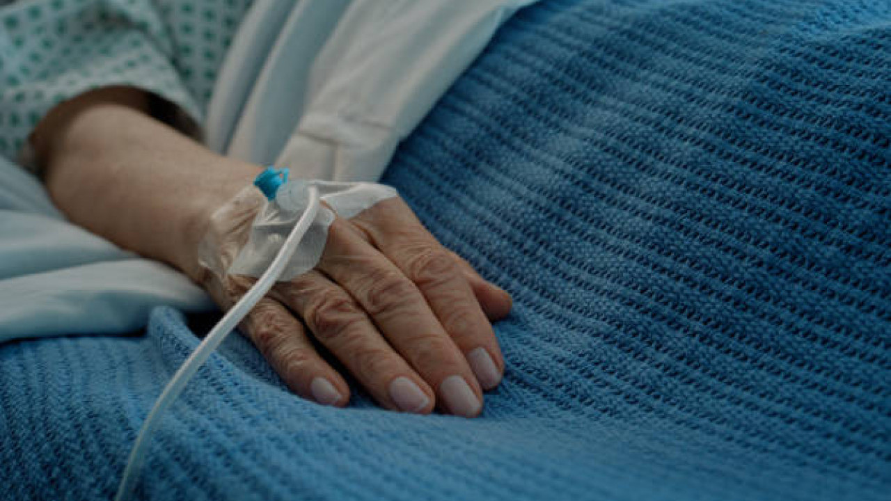 長輩慳錢食隔夜食物出事！醫生揭1物放室溫極高危 日本實測開封飲品細菌量暴增