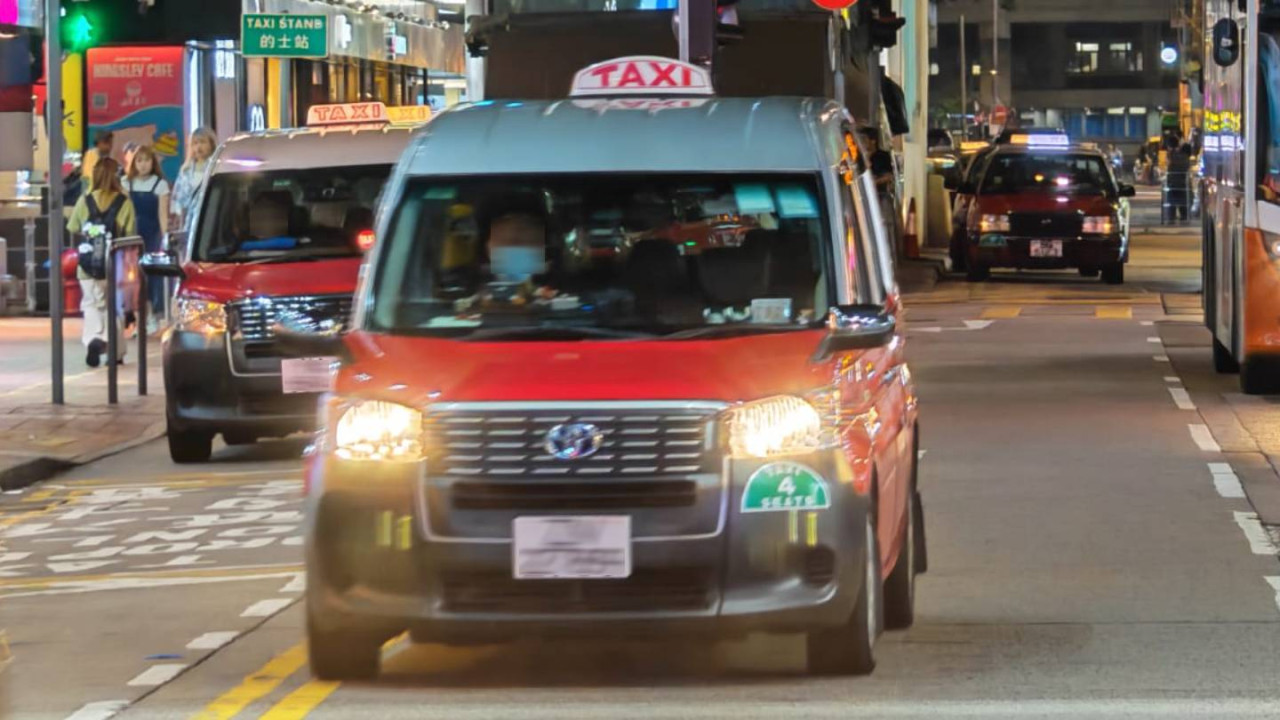 的士當賽車？網紅的士司機網上自爆「飆車片」 警方喬裝遊客埋伏：時速 160 公里左穿右插 最終香園圍落網