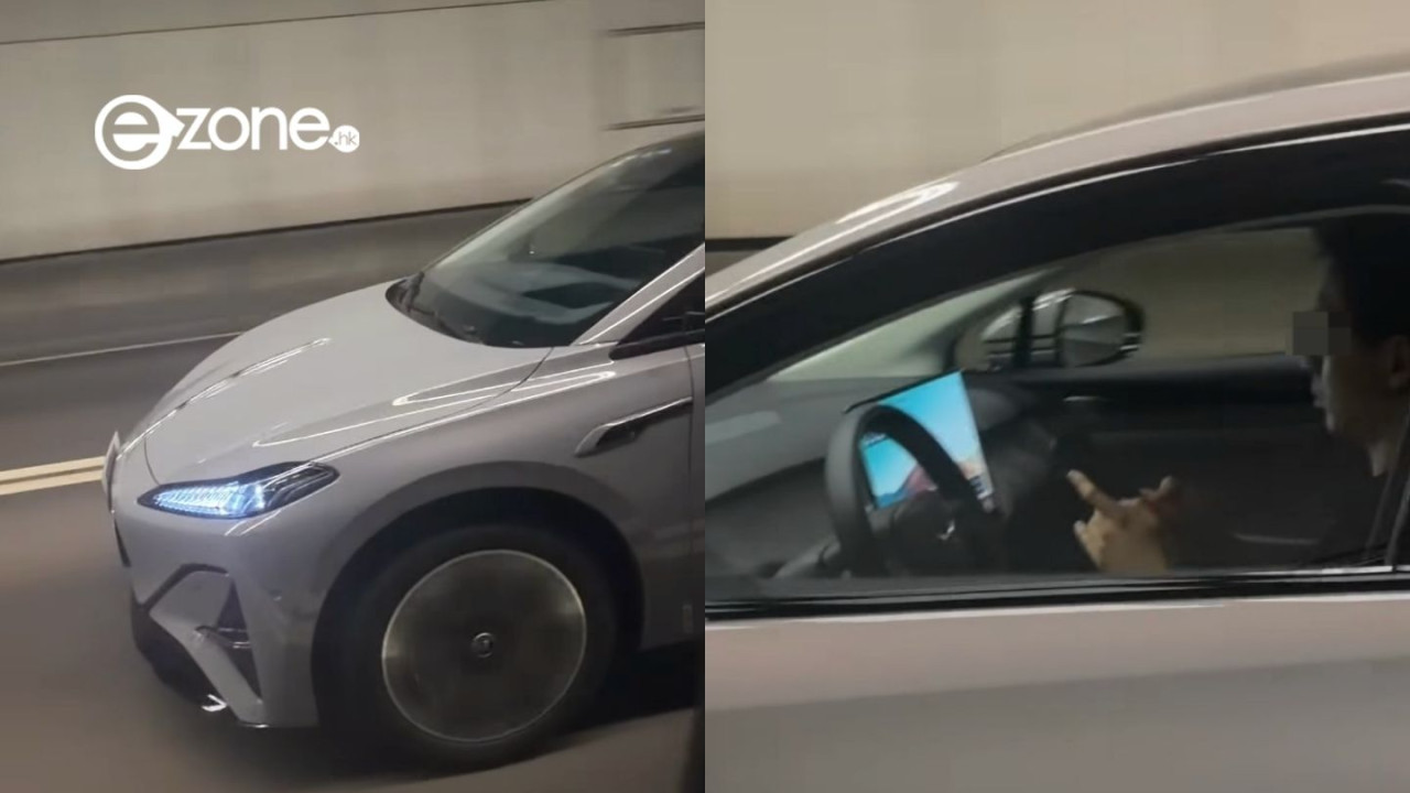 【瘋傳影片】FU牌左軚車驚現「雙手離軚」 司機一邊玩手機一邊狂飆 一經定罪最高可監禁3年