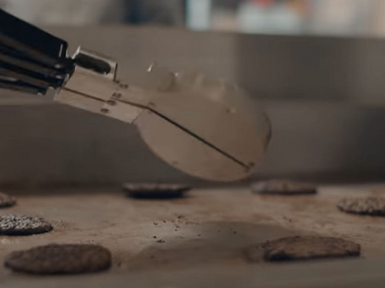 會煎漢堡的 Flippy 機器人 快餐店員工失業了？