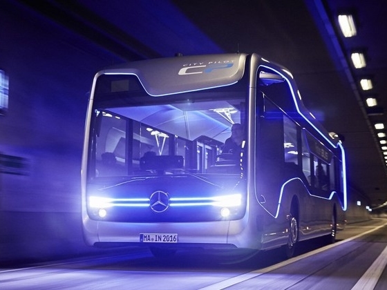 Benz 無人駕駛巴士行 20 公里 突破公交系統