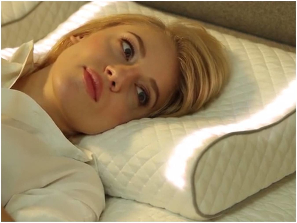 邊睡覺邊著燈的智能枕頭 召喚起床靠手機 App？