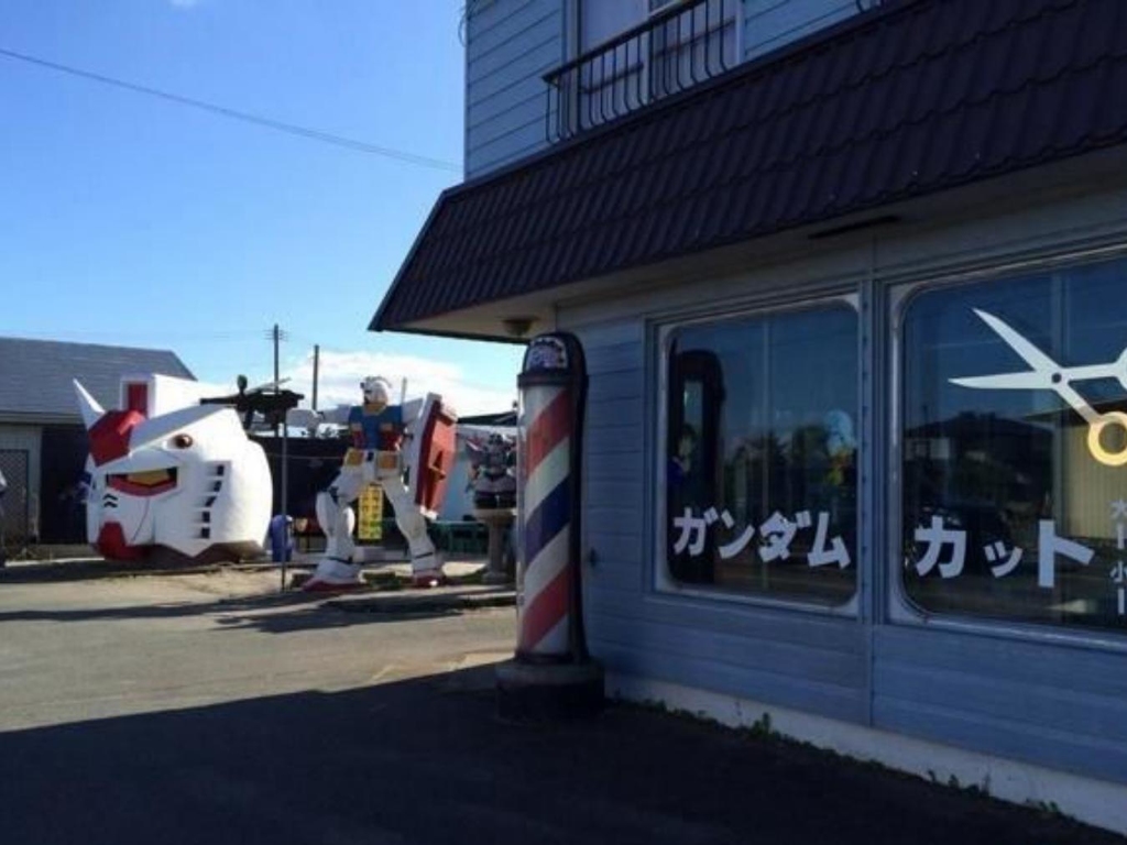 日本驚現高達主題髮型屋  高達像内藏卡拉 OK 房！