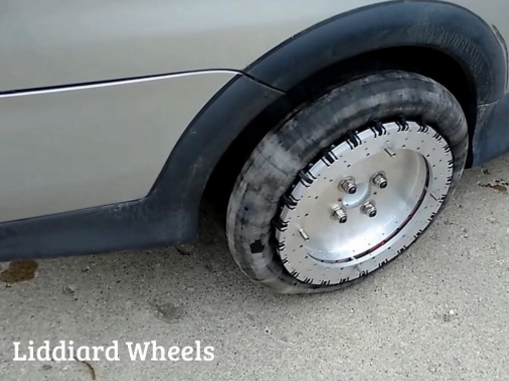 Liddiard 車胎讓泊車變簡單！原地自轉橫移沒難度