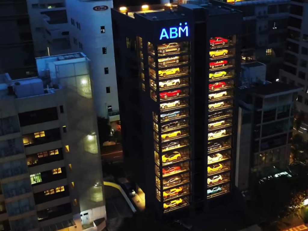 名車放入「汽車販賣機」賣？60 款超跑任選