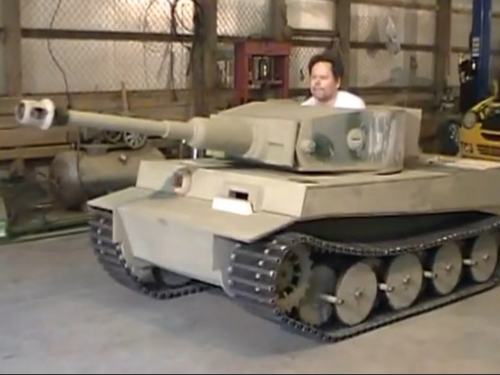 神人自製可動虎式坦克!網民:《少女戰車》卡秋沙?