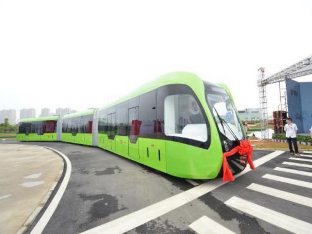 中國建模擬城市測「無軌列車」？ 網民：外表列車内裡巴士！