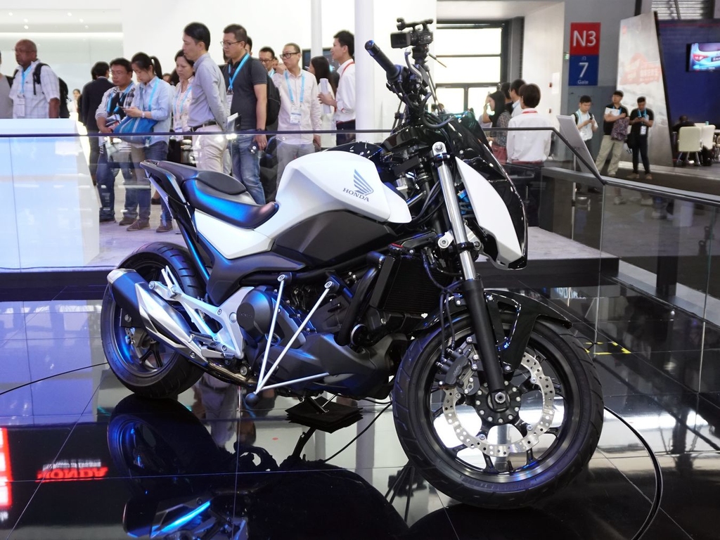 【上海 CES 直擊】Honda 電單車自己識平衡？