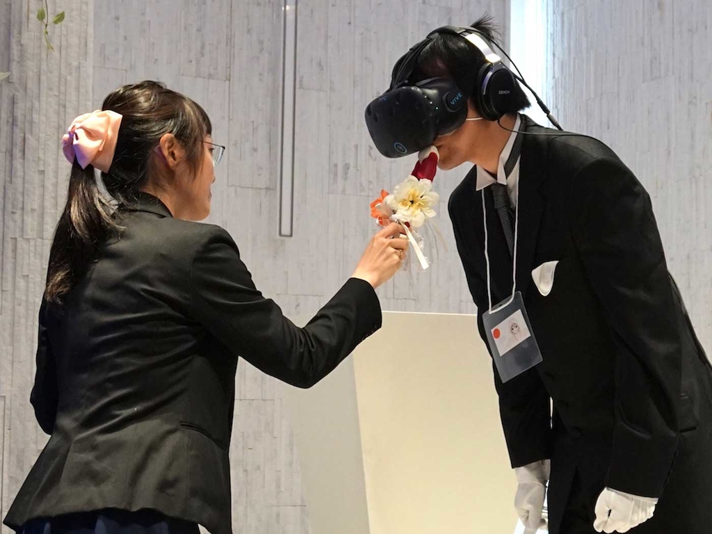 和遊戲女角舉行VR婚禮 親吻環節你需要＿＿？