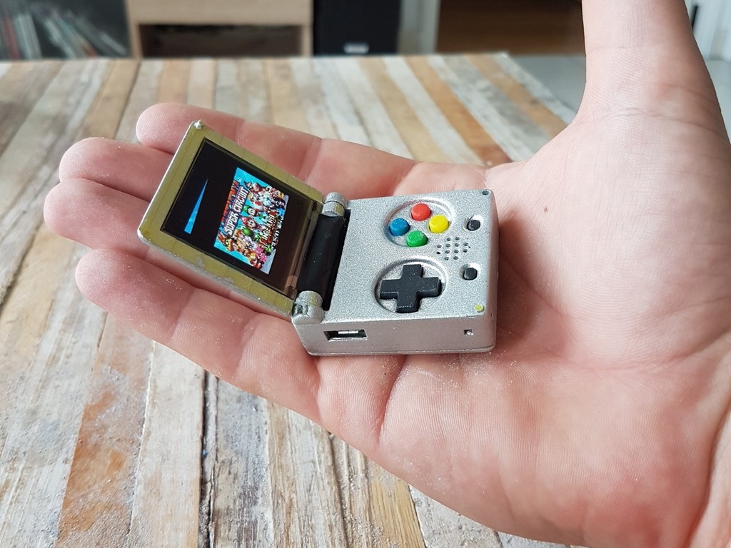 世界最迷你 Game Boy？用鎖匙扣打機