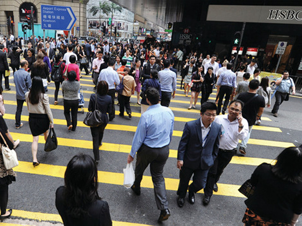 【周四起】警方嚴打！紅綠燈過馬路要小心
