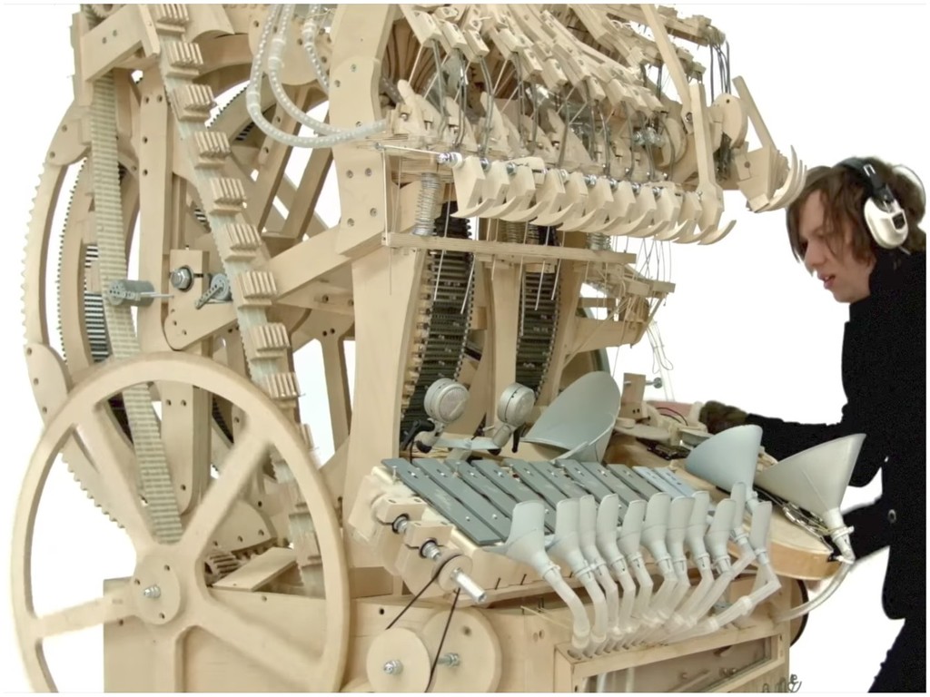 2,000 鋼珠秒變 Marble Machine 超巨型樂器