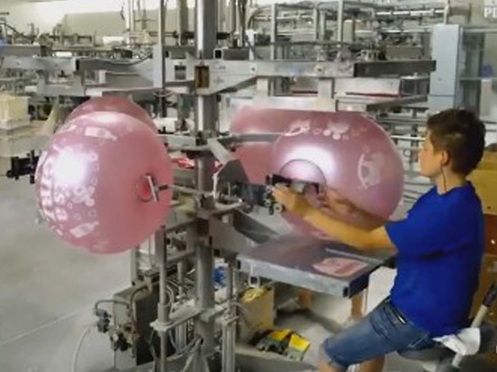 【睇片】先撐大！氣球自動化絲網印刷原來是咁的