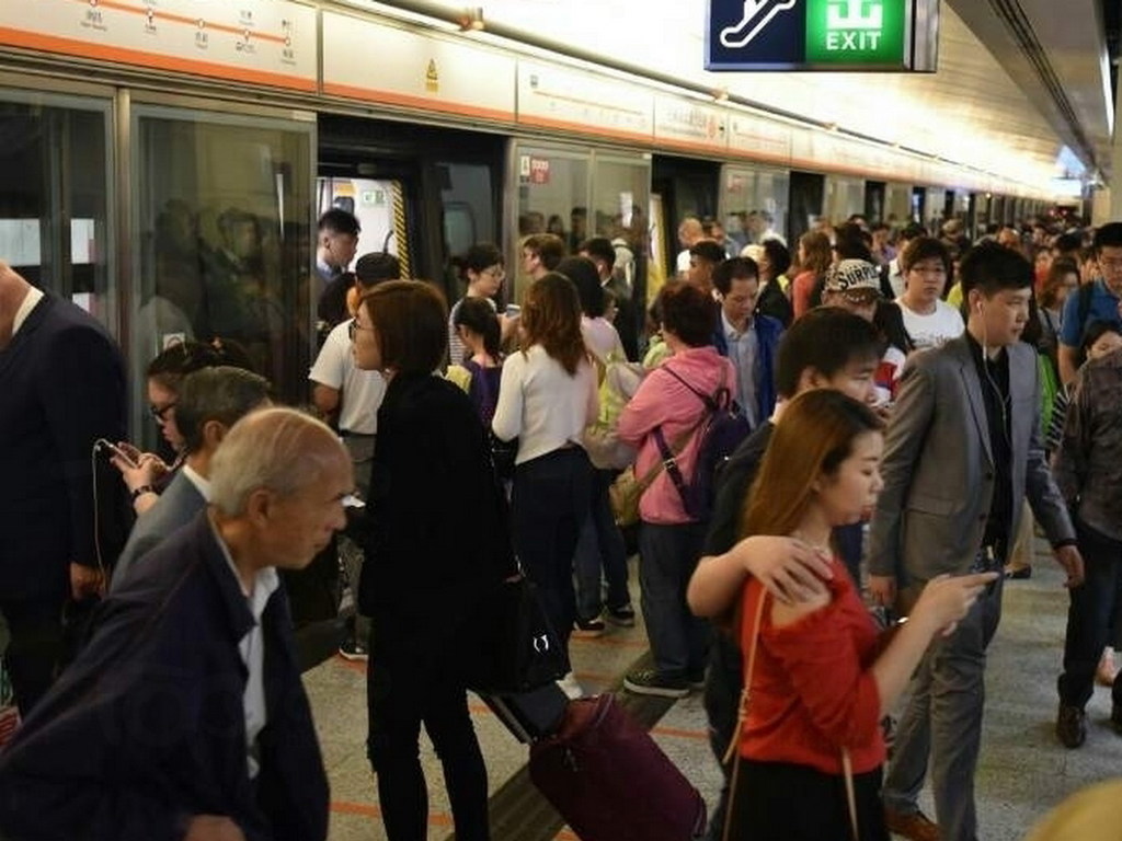 放工先嚟壞車！港鐵 MTR 全線服務嚴重受阻