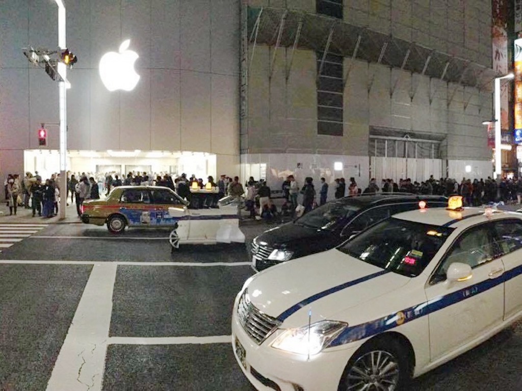 日本銀座現人龍！200 人通宵排隊買 iPhone X