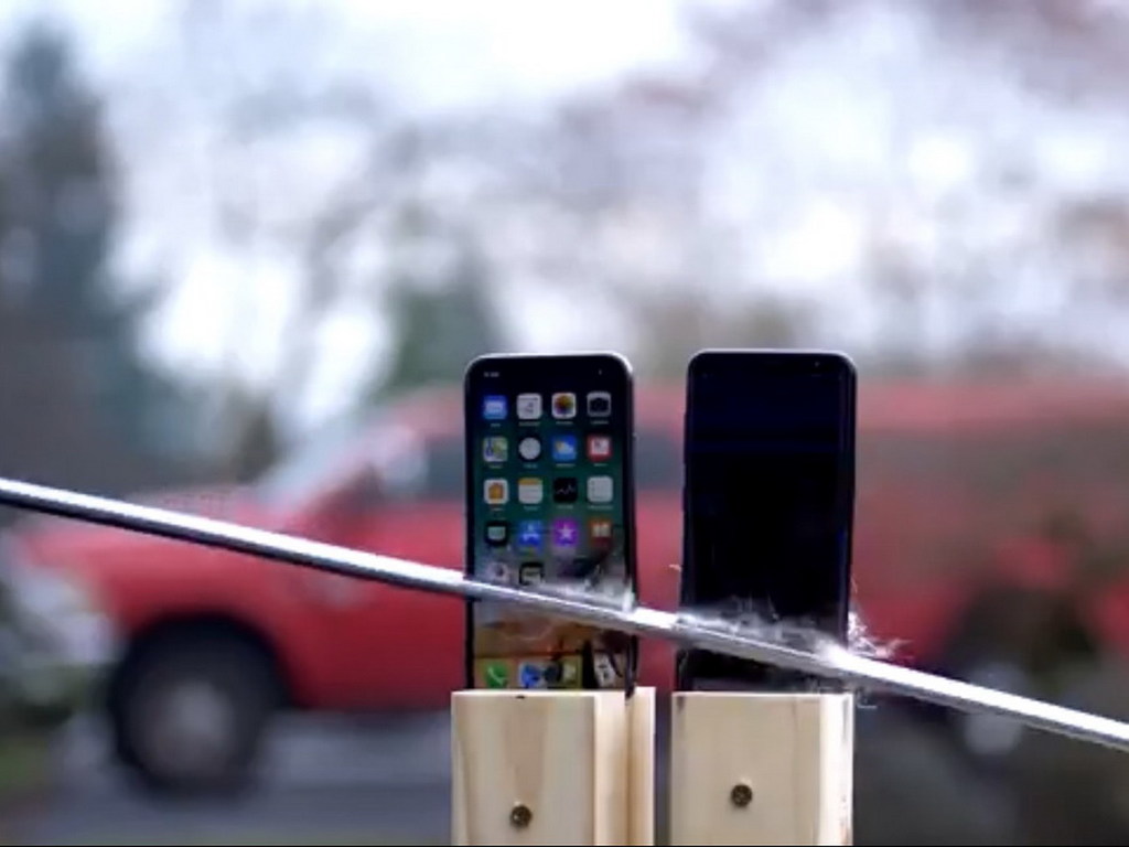  【睇人虐機最開心】iPhone X VS Galaxy S8 武士刀下鹿死誰手？ 