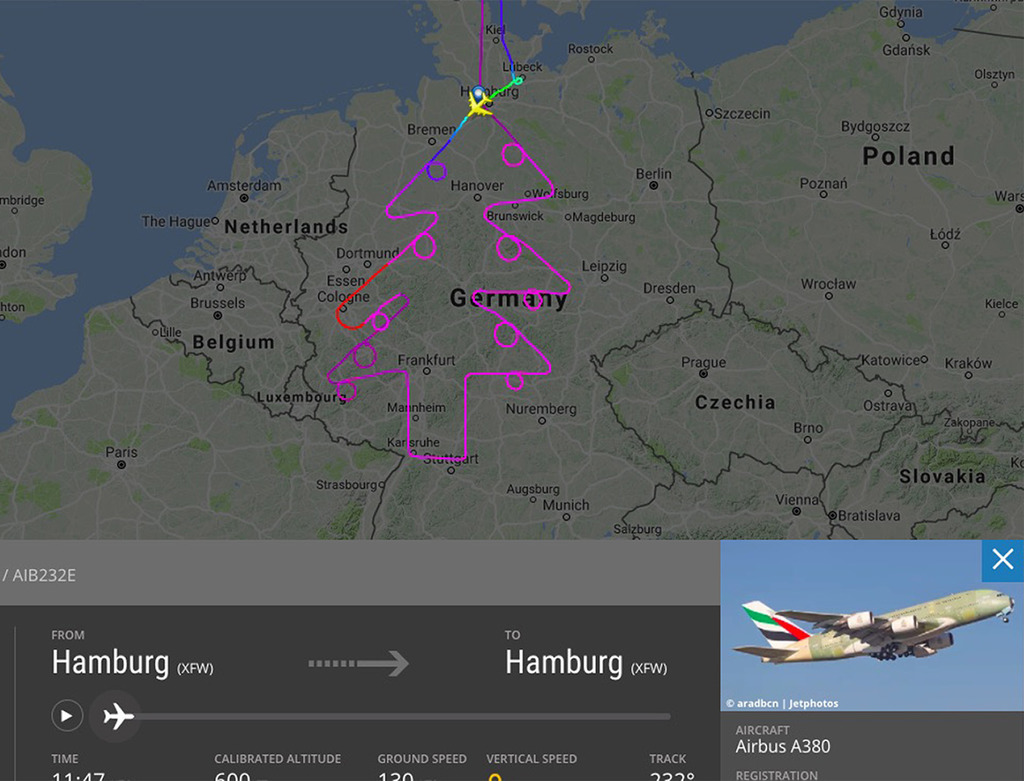 A380 試飛當小畫家  飛出巨型聖誕樹