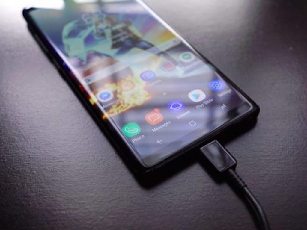 Galaxy Note 8 疑似出現電池問題？ 0℅ 電量後即死機