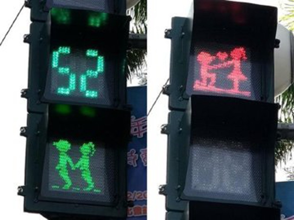 交通燈「小綠人」不再是單身狗？台灣紅綠燈求婚牽手特別版