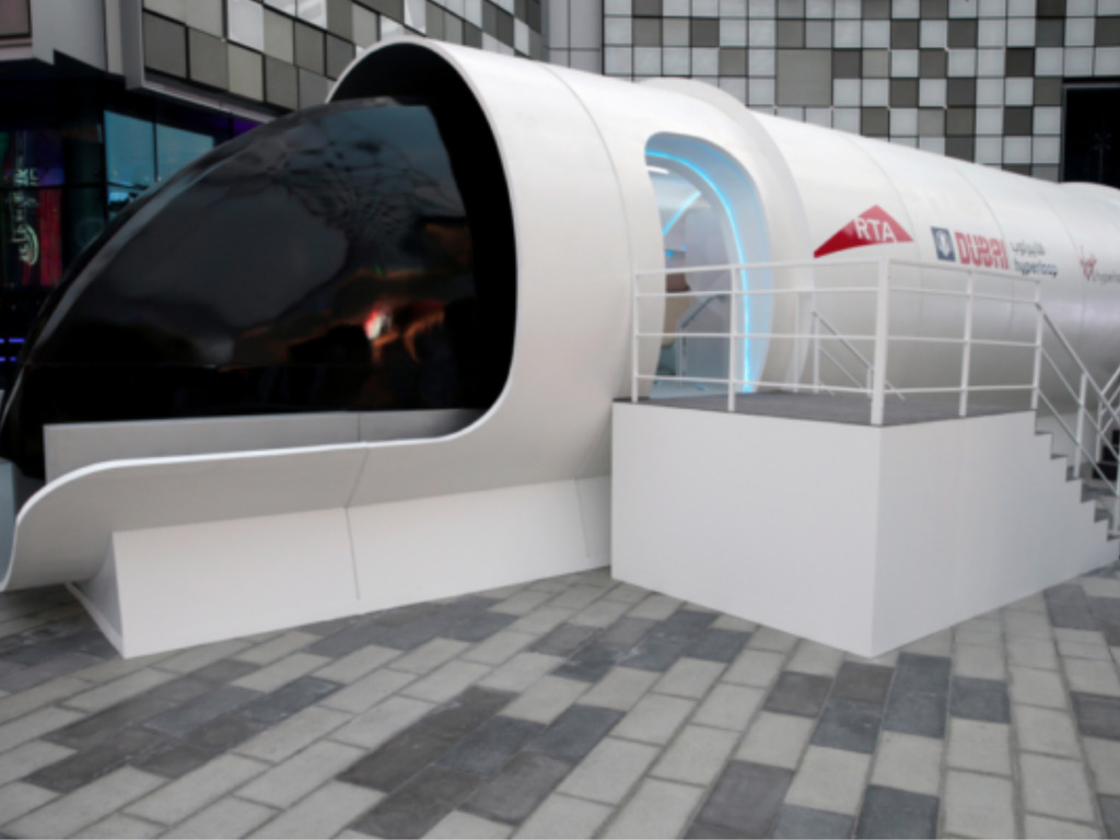 Hyperloop One 超級高鐵 1：1 原型列車登場！杜拜展示原車内裝