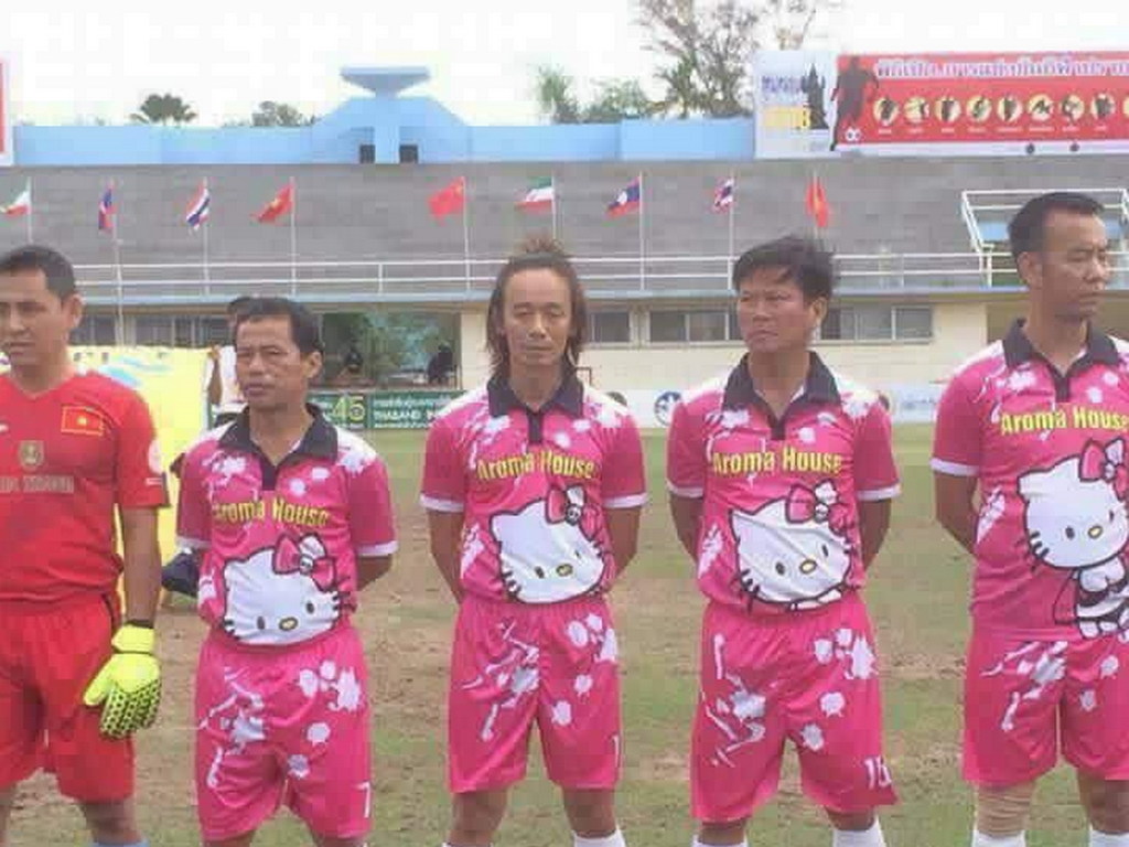 越南球隊穿 Hello Kitty 波衫！網民笑指：霸氣盡失