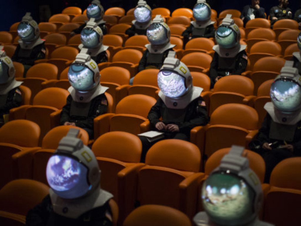 《國家地理》推沉浸式太空人 VR 頭盔！紀錄片《One Strange Rock》開播