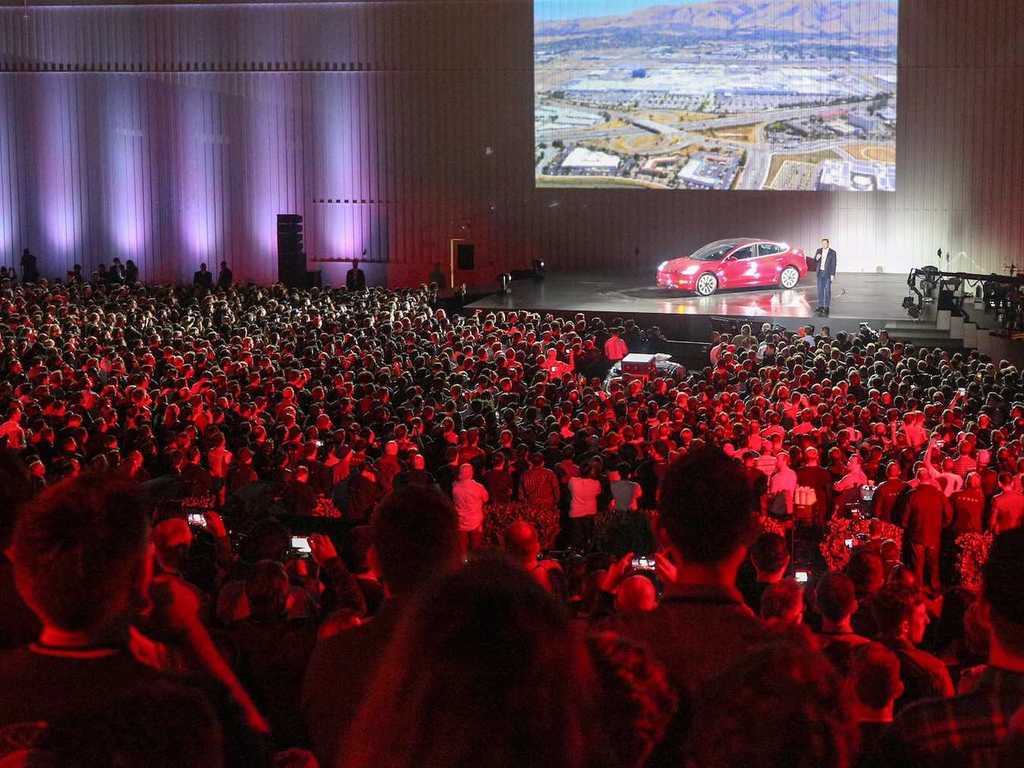 Tesla Model 3 出貨打贏混能車