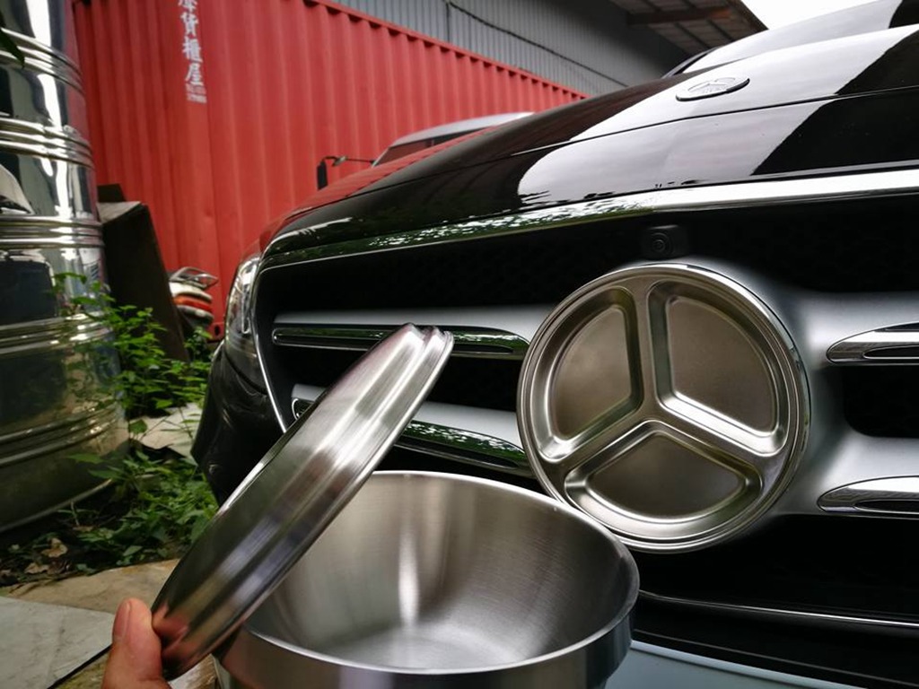 Benz 車標被偷點算好？餐盤代替毫無違和感