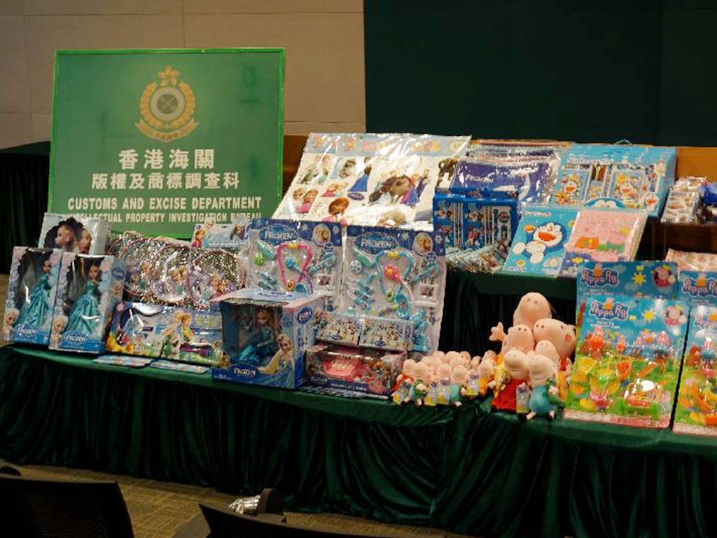 冒牌玩具混雜正品出售  海關掃 6800 件假貨拘捕 14 人