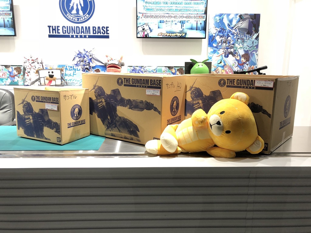 高達賣紙皮粉絲照俾錢 Gundam Base Tokyo限定紙箱