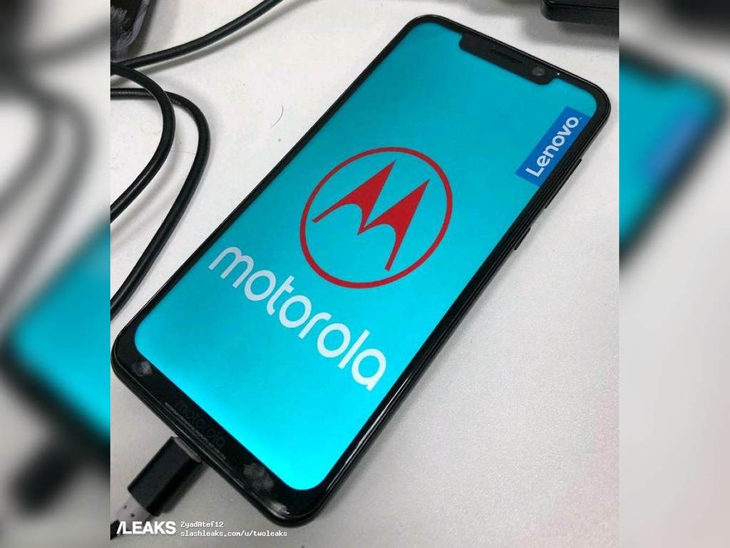 Motorola 也推出全屏手機！「劉海」面積似 iPhone X
