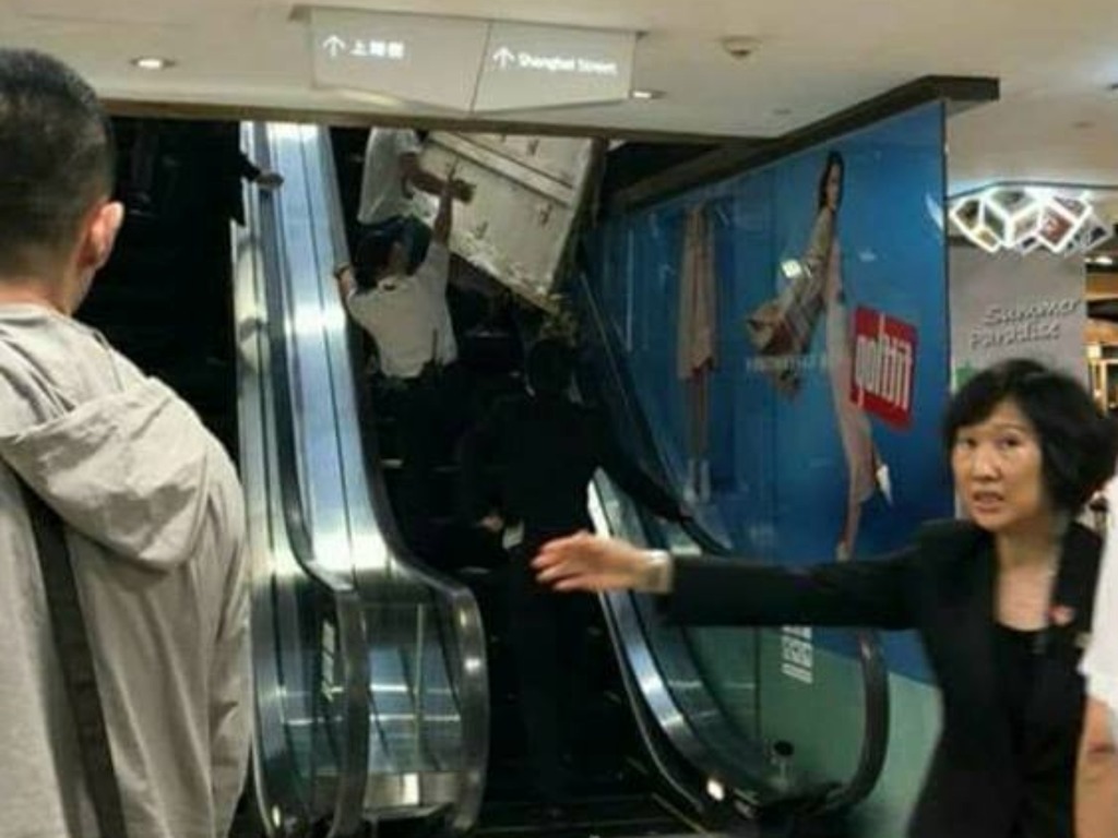 旺角朗豪坊扶手電梯木板突倒下壓傷男子  不正確使用自動電梯出事