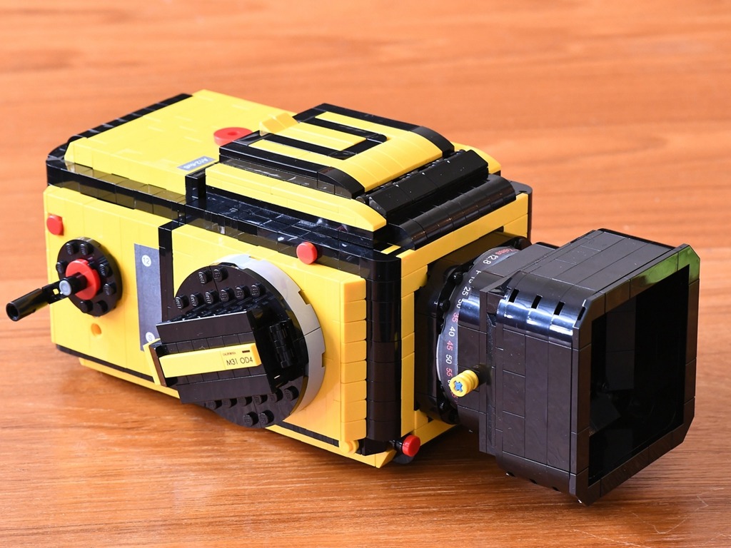 攝影師 LEGO 砌出中片幅 Hasselblad 相機 