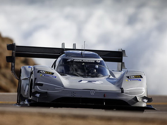 年度 Pikes Peak 爬山賽首度由電動車破記錄