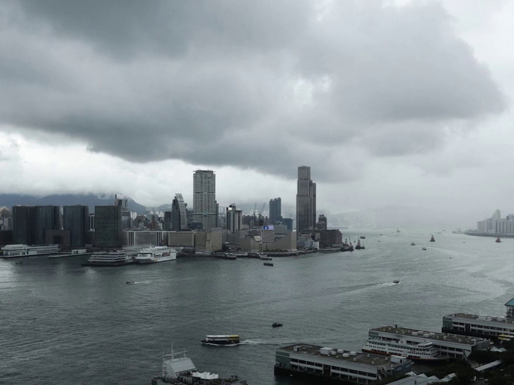 歐洲預測明日打 8 號風？香港天文台表示 6pm 前改掛 8 號機會不大