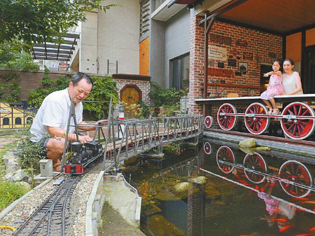 四川 63 歲火車迷 花園建模型火車王國