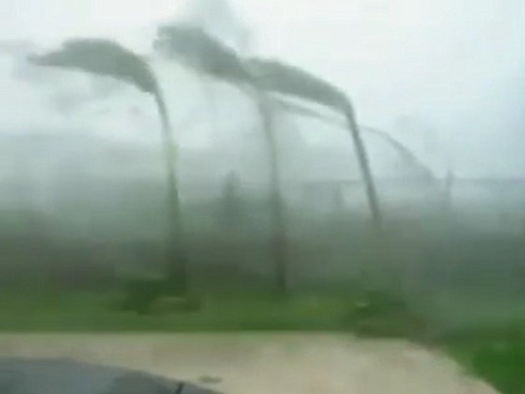 【周末或襲港】颱風山竹吹襲羅塔島！網民拍片現狂風威力