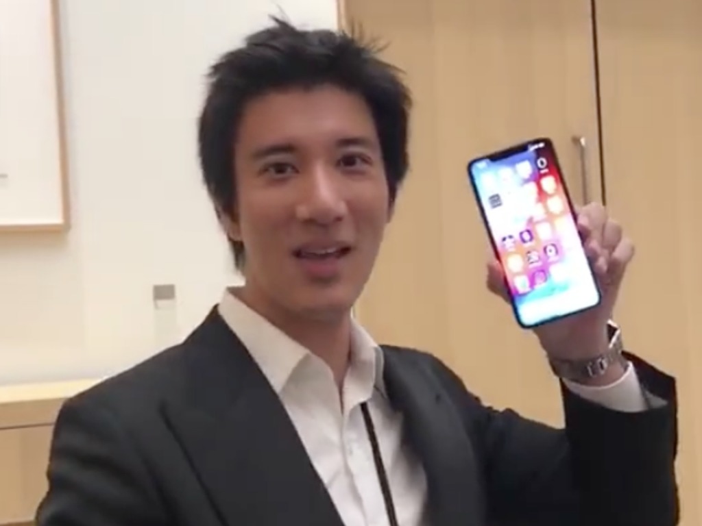 iPhone XS Max 王力宏率先上手試  力讚「超大超漂亮！」