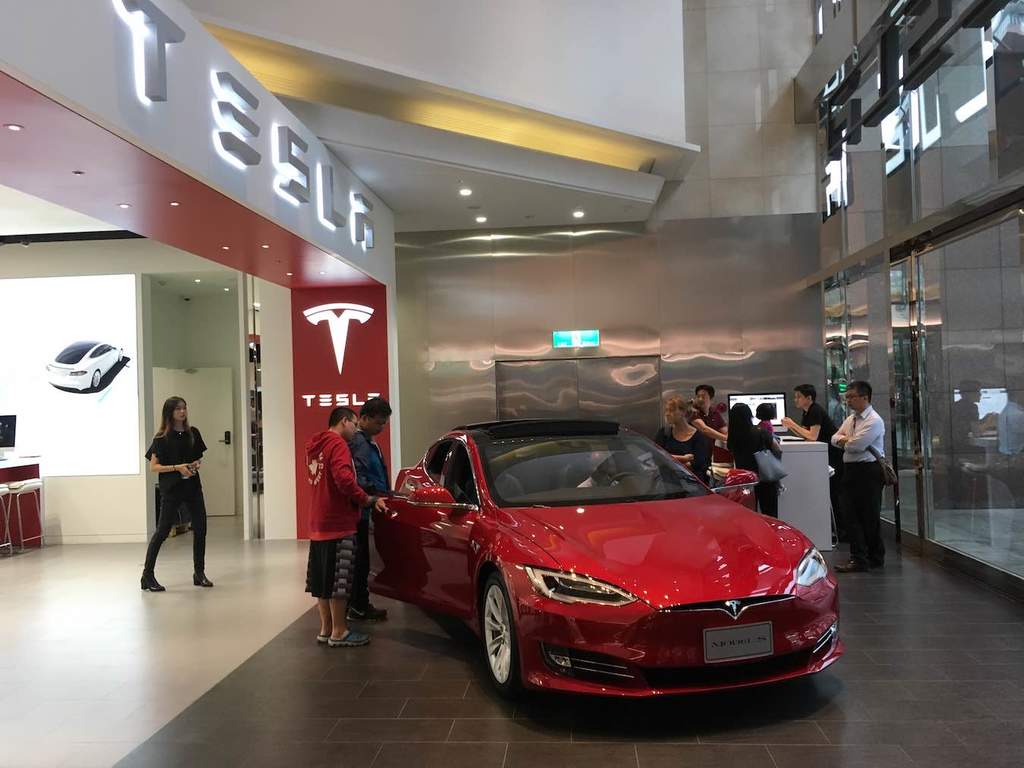 傳統車廠：Tesla 兩年玩完