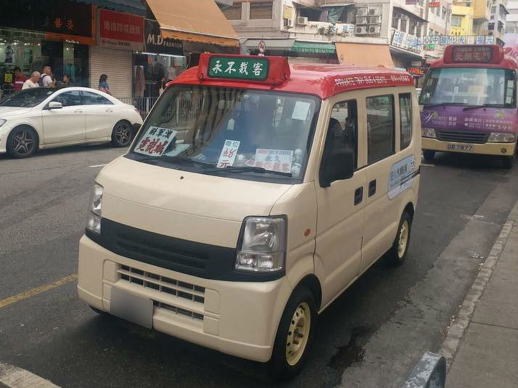 私人紅 Van 出沒注意！網民：諗起益力多？