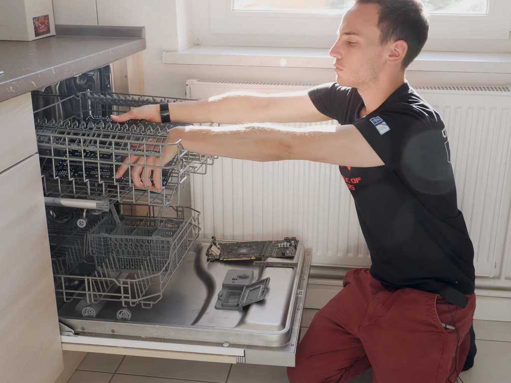洗碗碟機洗主機板顯示卡！德國 YouTuber 冒險實測