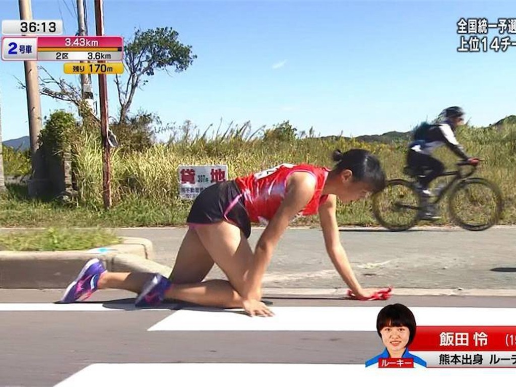 日本女跑手飯田怜接力賽中途骨折！跪爬 200 米雙膝流血終完成交棒