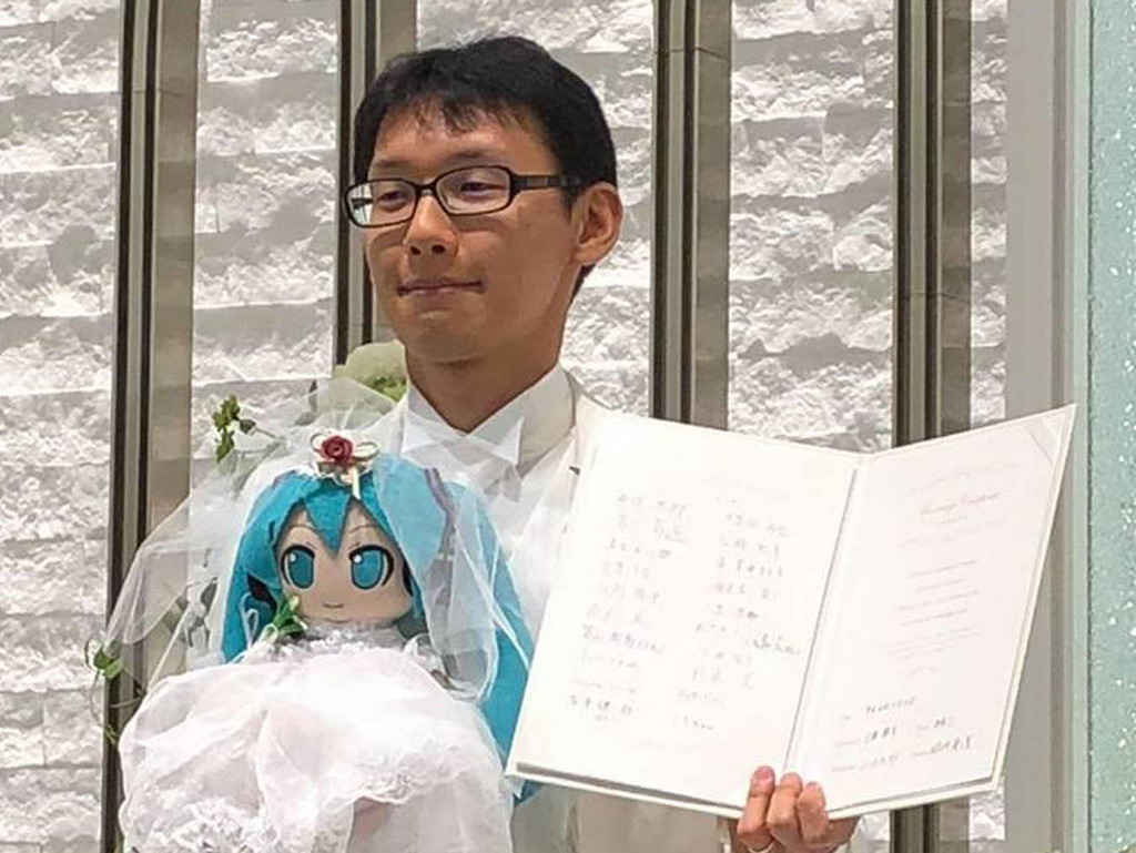 日本男子娶初音未來做老婆