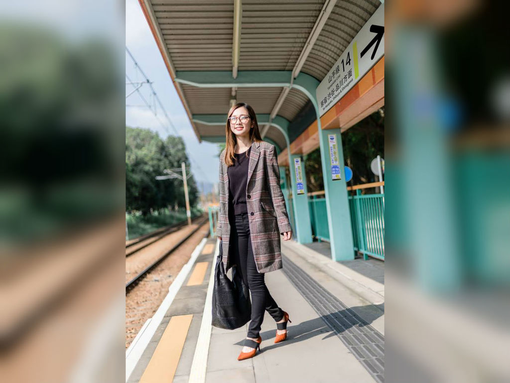 鞋履廣告相用香港輕鐵站扮日本山手線？網民：東涌都可以變東京