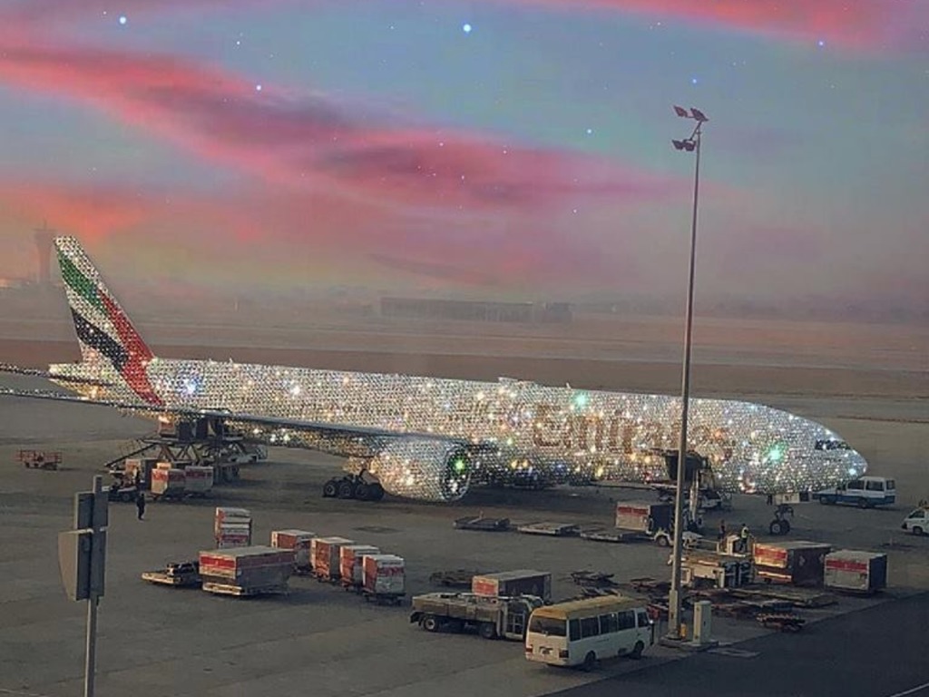 瘋傳阿聯酋航空鑽石 777 客機照  Emirates 開心 share
