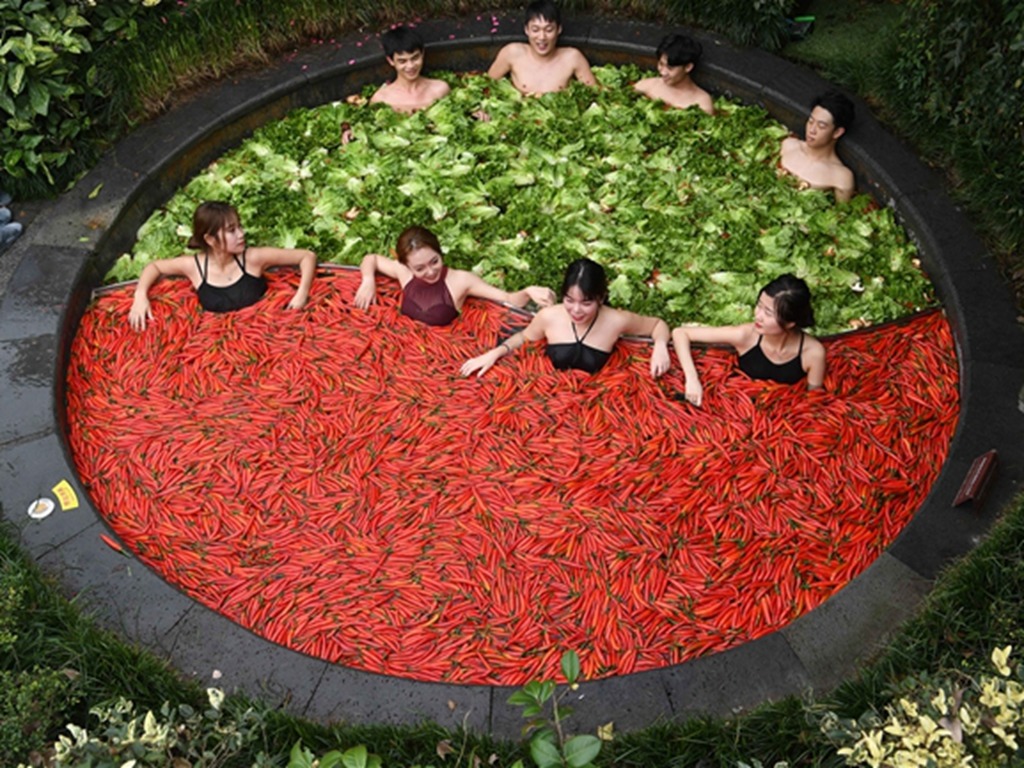 杭州酒店推出巨型鴛鴦溫泉 網民：辣椒浸下半身不痛？