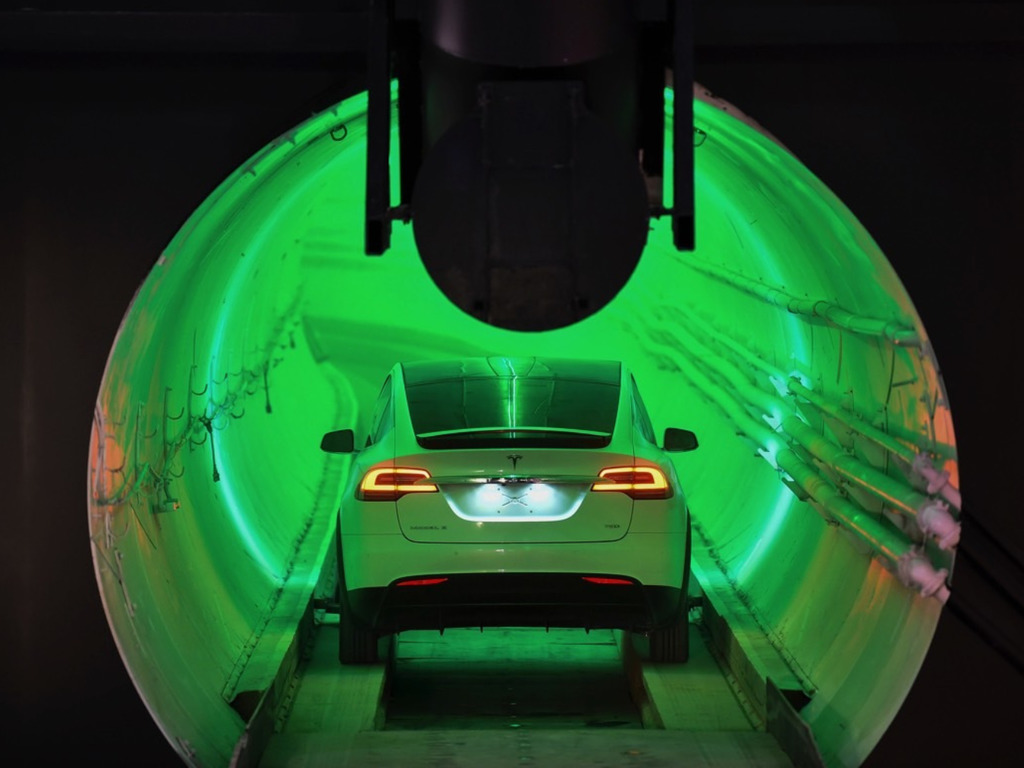 Tesla 實測地下高速公路「Loop」！Elon Musk 地底隧道大計