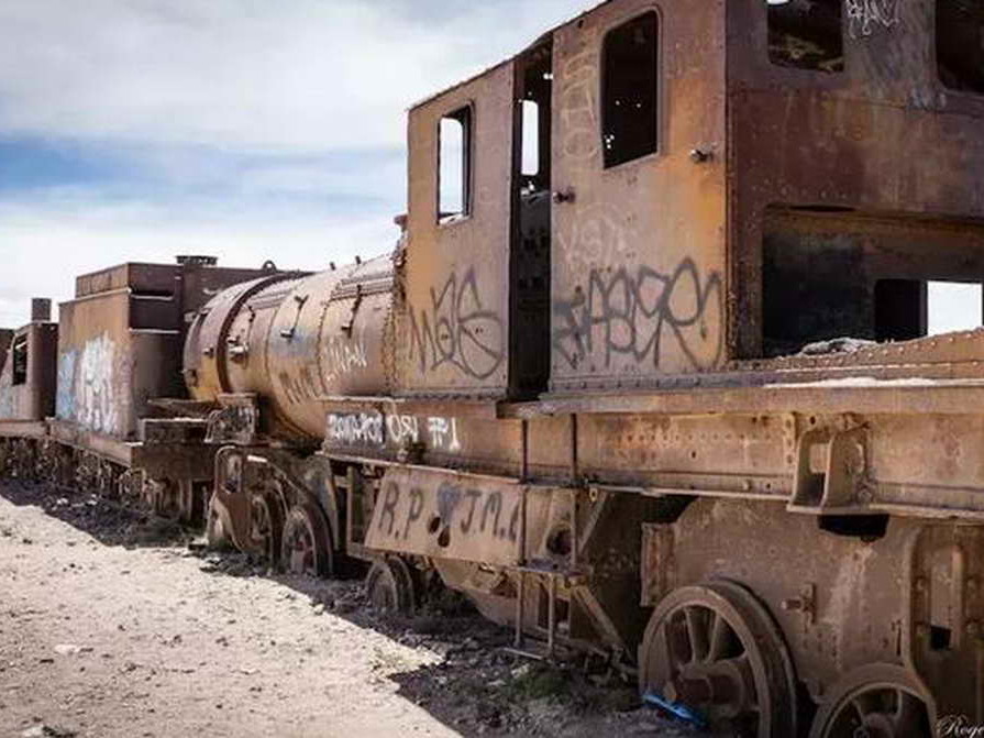 玻利維亞火車墳場不收費任拍照！廢墟拍攝要留神