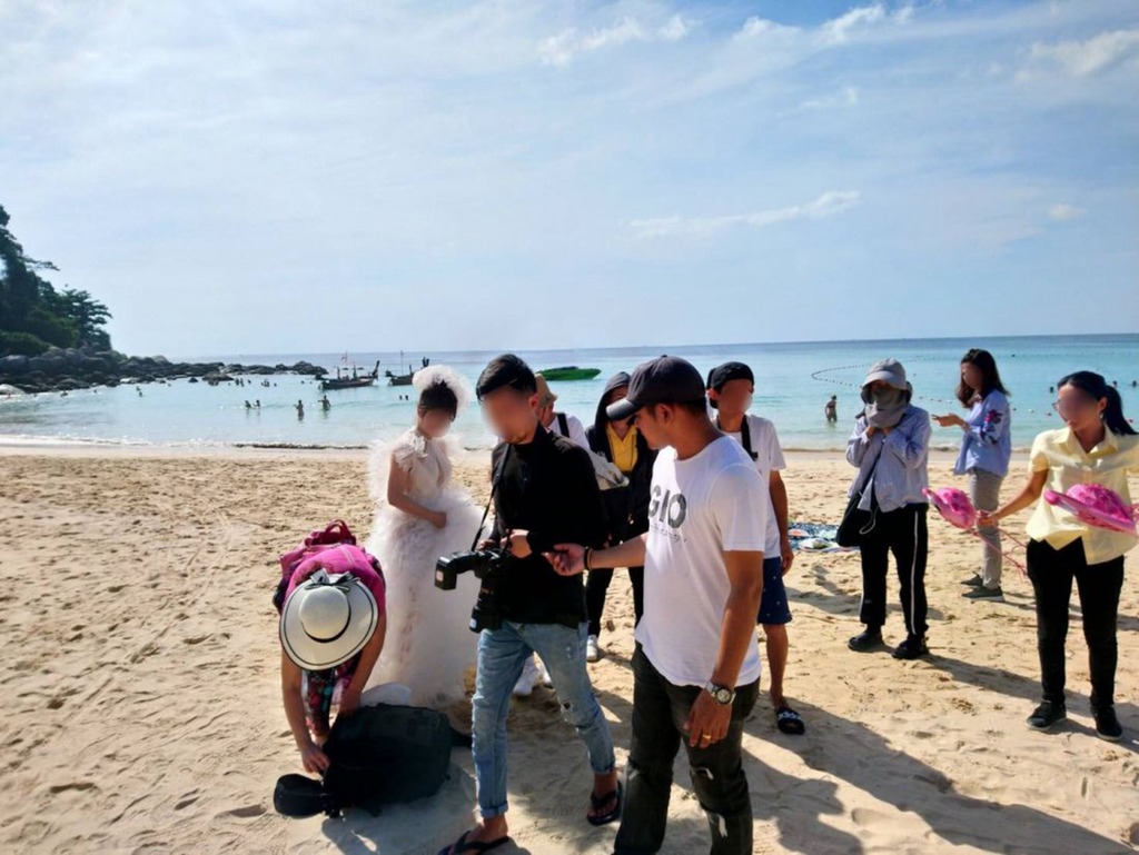 中國攝影團隊泰國拍婚照  10 人涉非法工作被捕