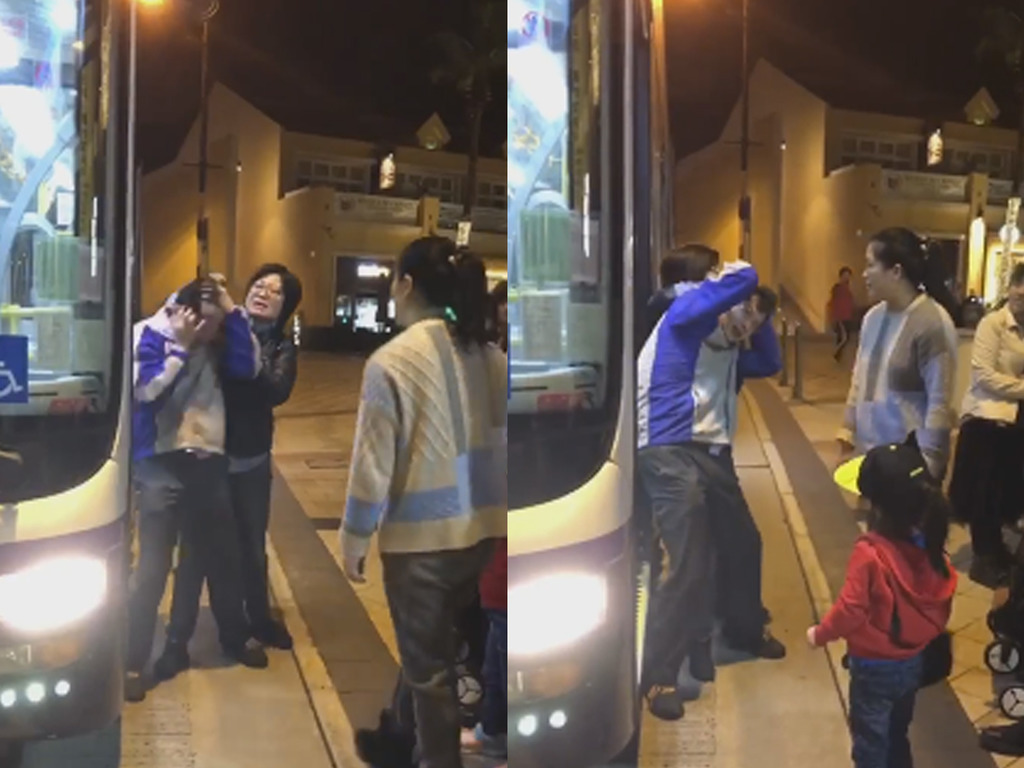 【有片】愉景灣巴士車長慘遭大媽乘客當街打罵 被指急煞車弄跌中國小孩 網民：已報警